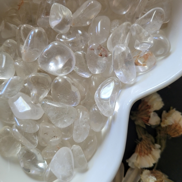 🍒 5 for $11 Clear Quartz crystal tumbled stone - Picture 1 of 6